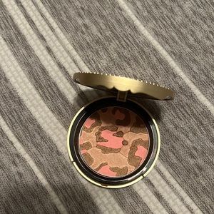 Too faced Pink Leopard Blushing bronzer